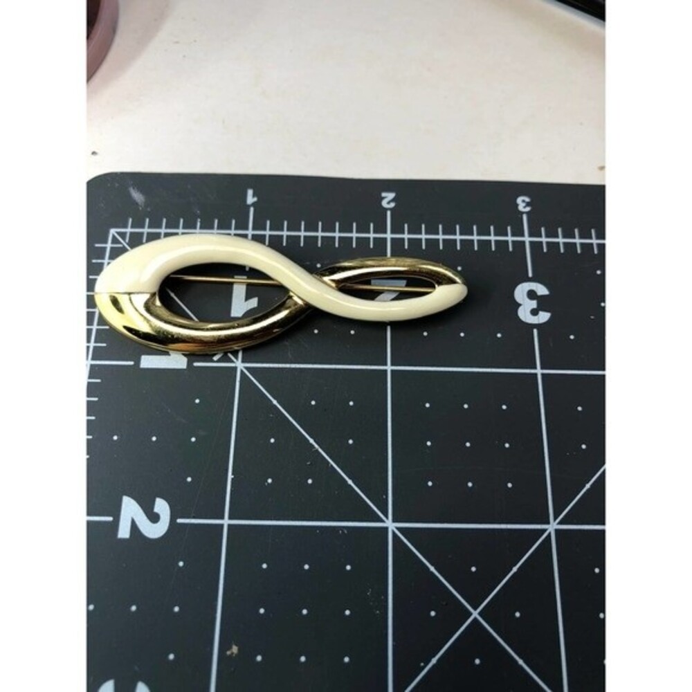 Vintage Monet Infinity Pin - Picture 3 of 5